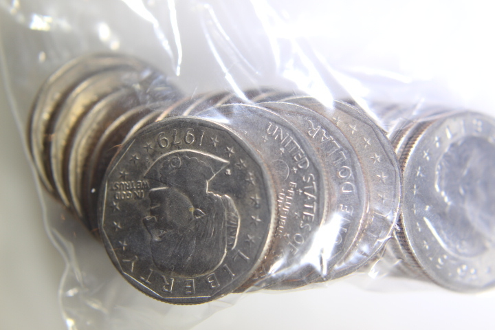 lot 51 image: 22- Susan B Anthony Dollar 1$