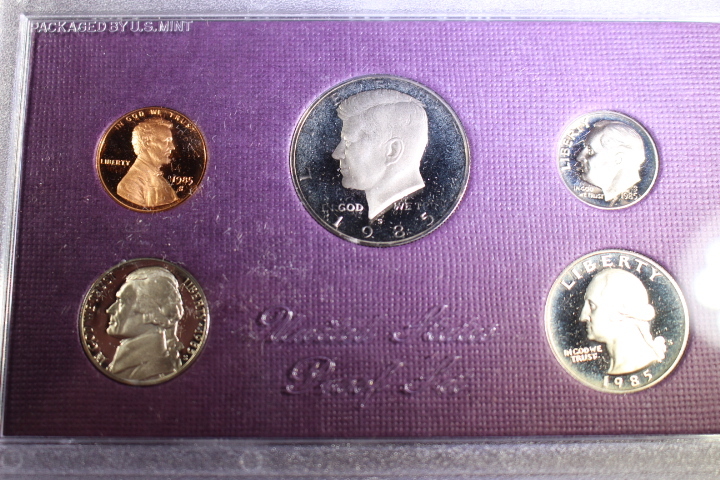 lot 74 image: 2- 1985 US Proof Set