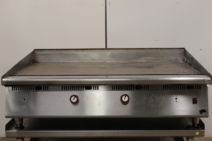 lot 50 image: 4 Flat top grill  griddle
