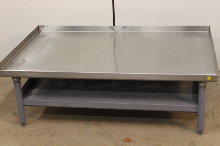 lot 51 image: 4 Equipment Stand