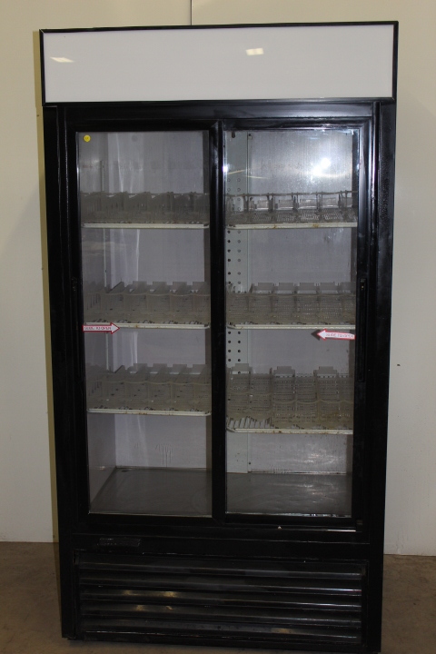 lot 25 image: Sliding Glass Door Cooler Merchandiser