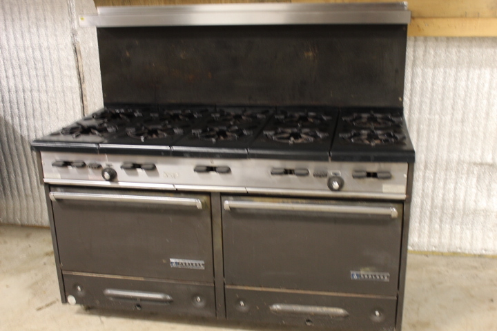lot 12 image: 10 Burner Range by Garland