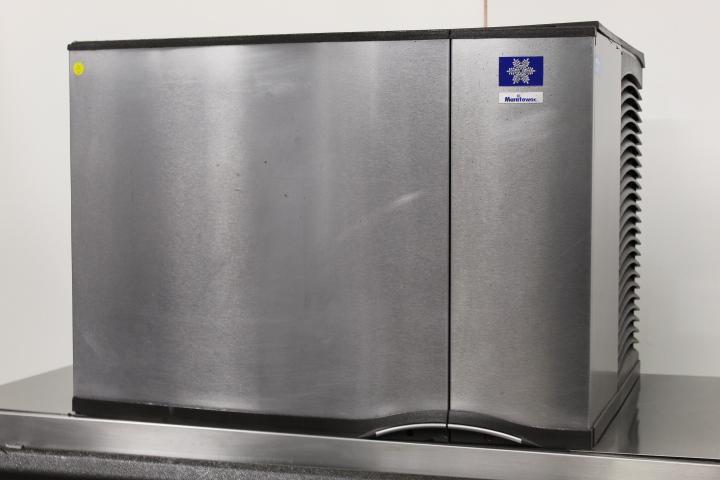 lot 10 image: Ice machine by Manitowoc