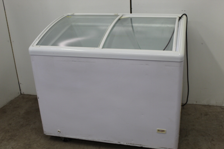 lot 60 image: Display freezer merchandiser
