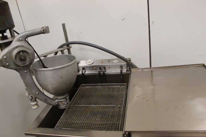 lot 57 image: Belshaw Doughnut Fryer