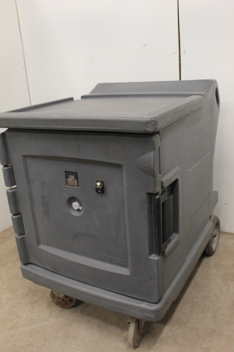 lot 68 image: Heated Food Catering Box by Cambro