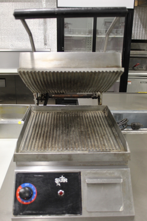 lot 49 image: STAR Panini grill