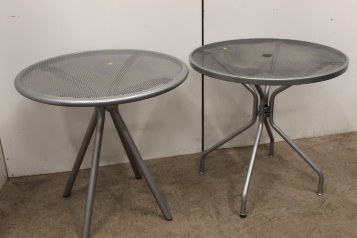 lot 84 image: Outdoor tables