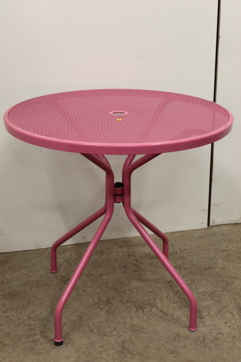 lot 85 image: Outdoor Table