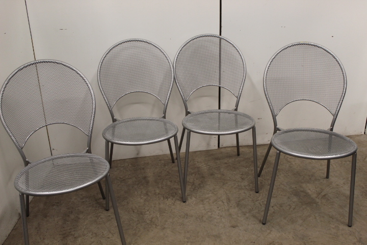 lot 87 image: Outdoor Chairs