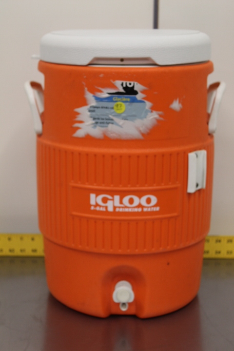 lot 97 image: Igloo Drink Cooler