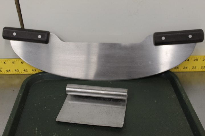 lot 137 image: Pizza Utensil Lot