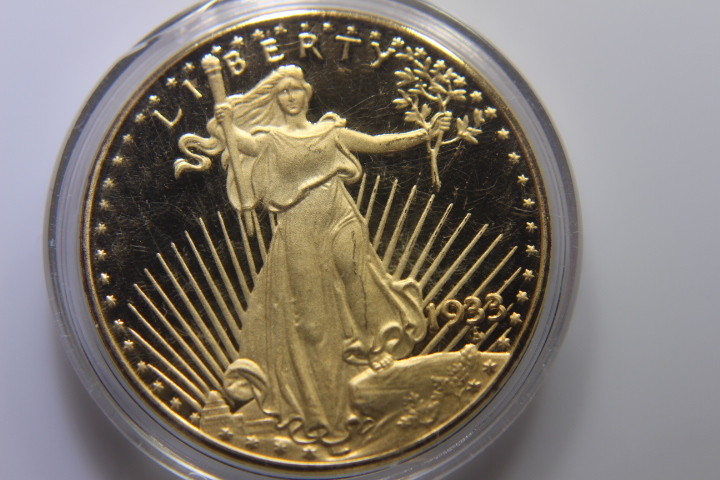 lot 114 image: 1933 $20 TWENTY DOLLAR GOLD COPY 24K GOLD PLATED  136