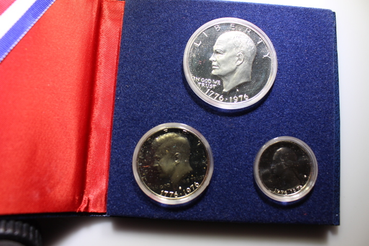lot 152 image: 1776-1976 United States Presidential Silver Proof Set