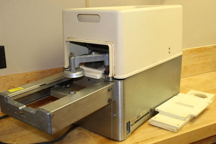 lot 10 image: Hollymatic Hamburger Patty Machine