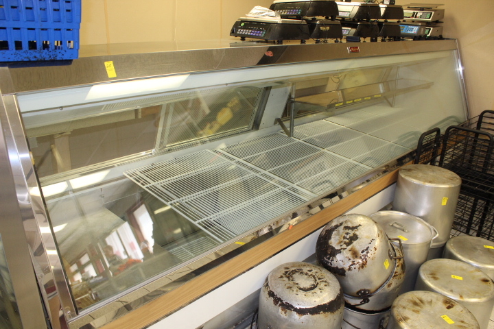 lot 20 image: McCray DELI CASE -self contained