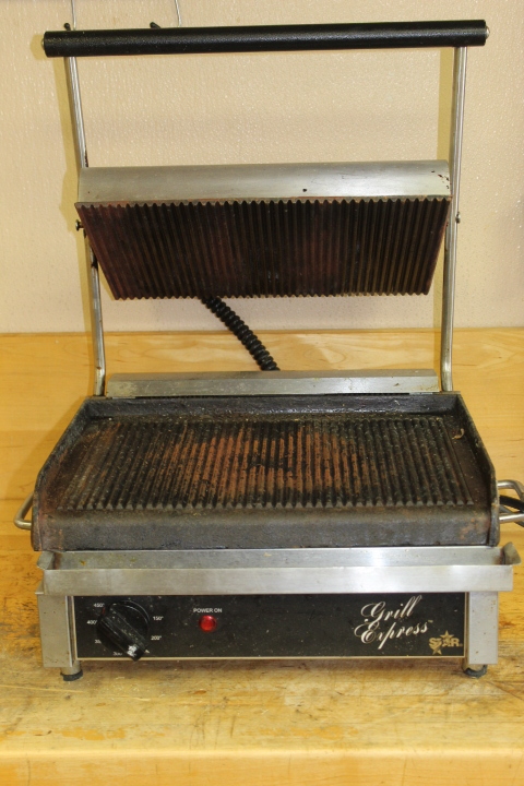 lot 28 image: Panini Grill by STAR