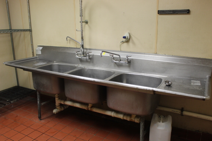 lot 44 image: 9  3 Bay Sink w drainboards