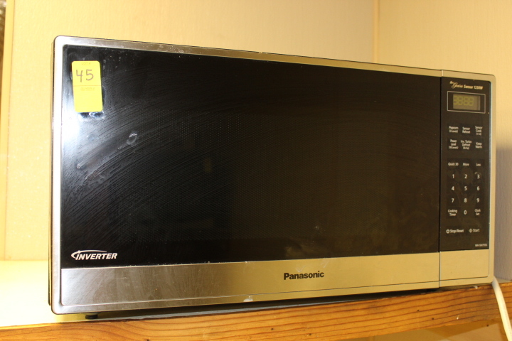 lot 45 image: Microwave