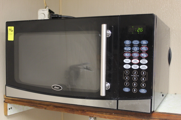 lot 46 image: Microwave