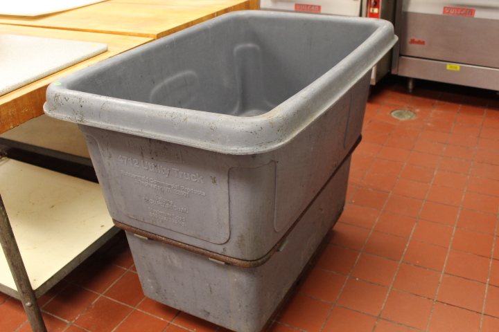 lot 56 image: Large Rubbermaid Truck Cart