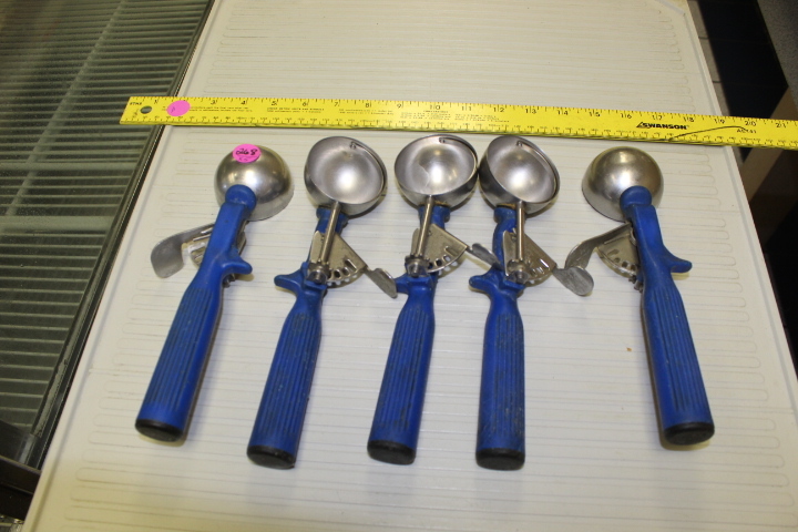 lot 268 image: Ice Cream Scoops