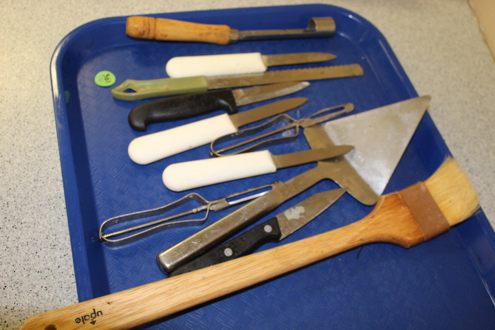 lot 301 image: Utensil Lot