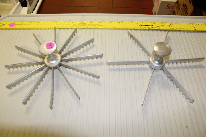 lot 304 image: Cake Dividers