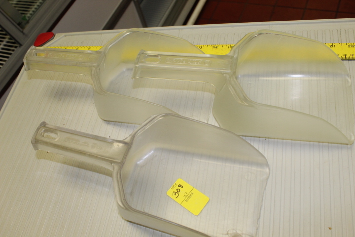 lot 308 image: Plastic Scoops