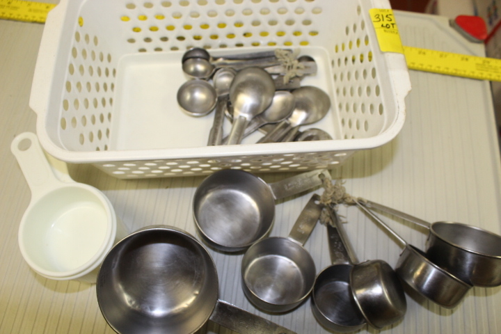 lot 315 image: Measuring Cups and Spoons Lot