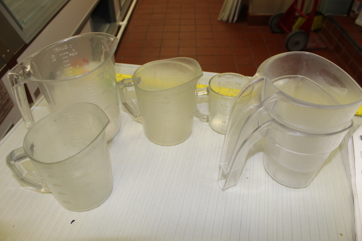 lot 318 image: Plastic Measuring Cups Lot
