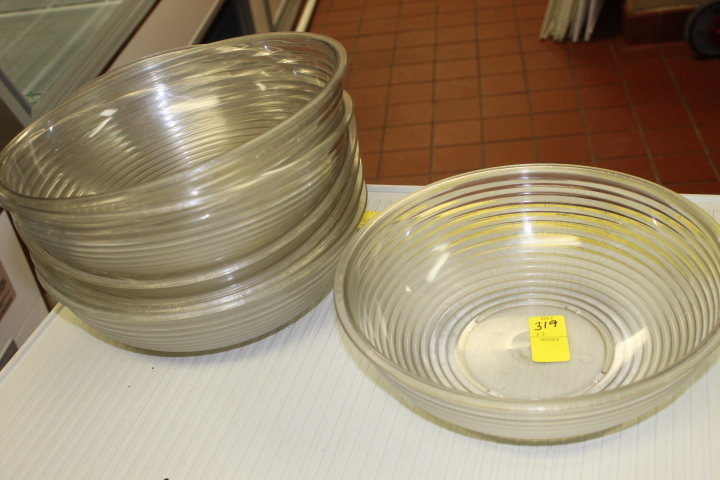 lot 319 image: Plastic Bowls