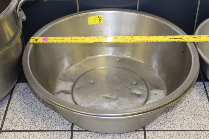 lot 201 image: Stainless Steel Mixing Bowls