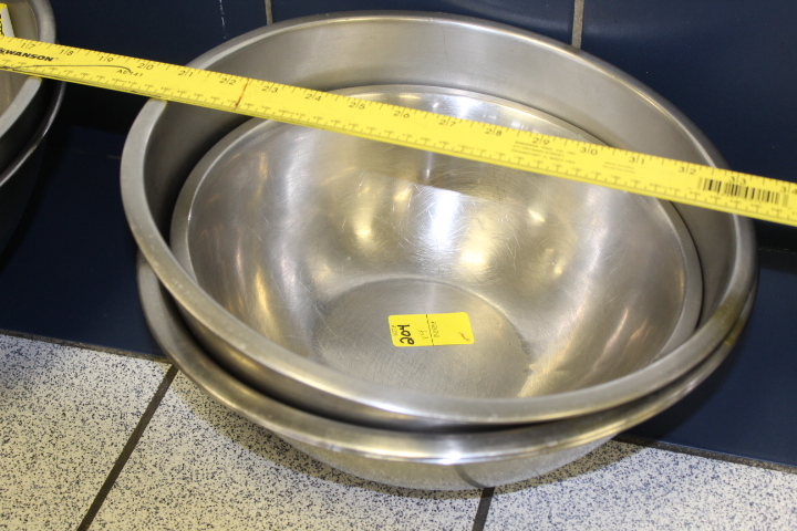 lot 204 image: Stainless Steel Mixing Bowls