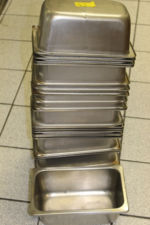 lot 211 image: 14 Insert Pans