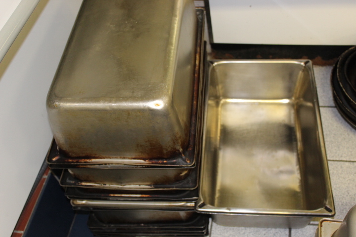 lot 223 image: Full Size Metal Insert Pans