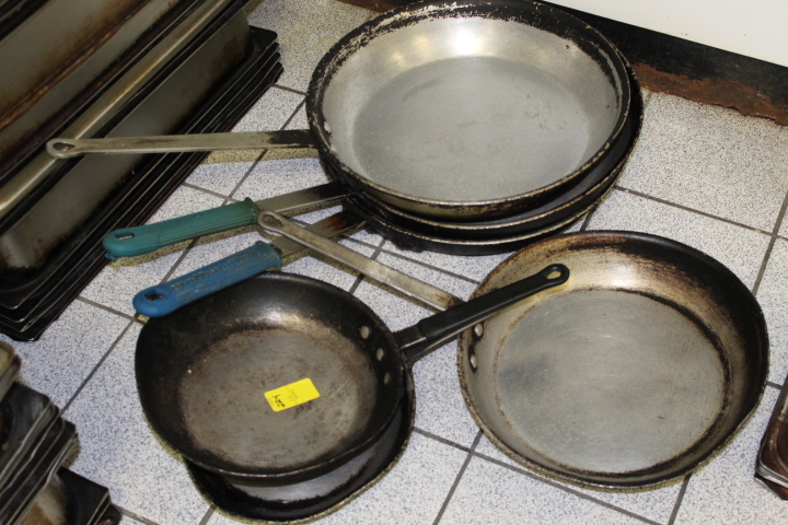 lot 224 image: Frying Pans  Skillets