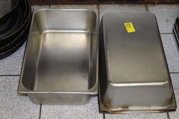 lot 225 image: Metal Insert Pans
