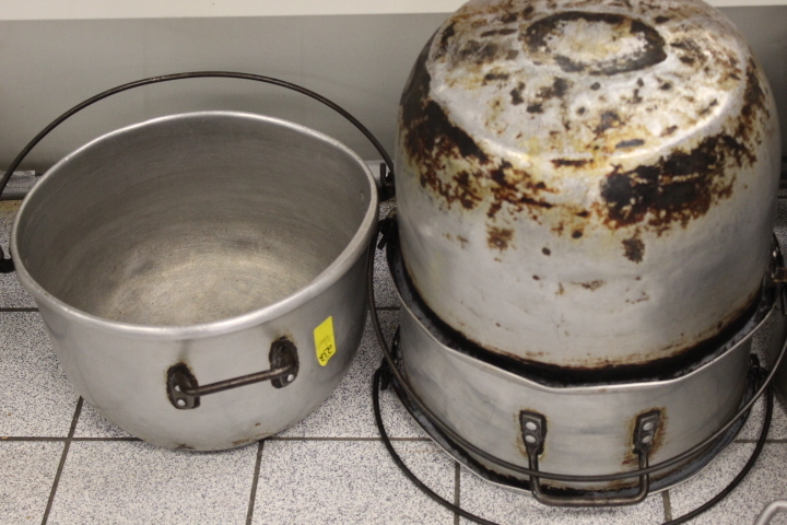 lot 232 image: Kettle