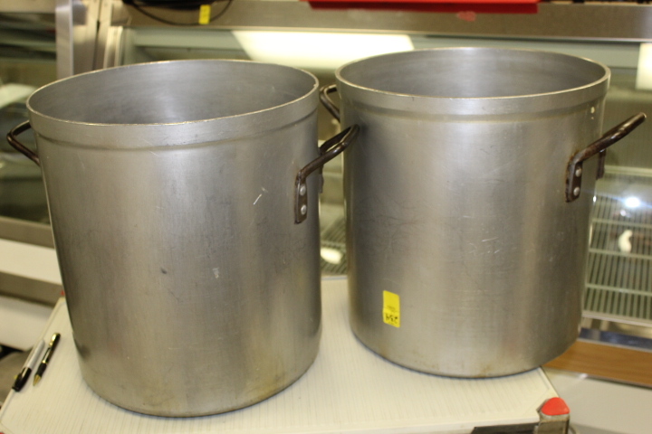 lot 234 image: Stock Pot