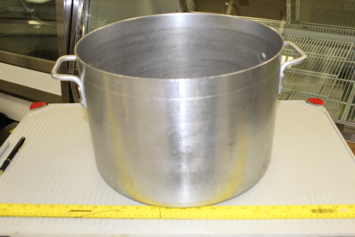 lot 235 image: Stock Pot