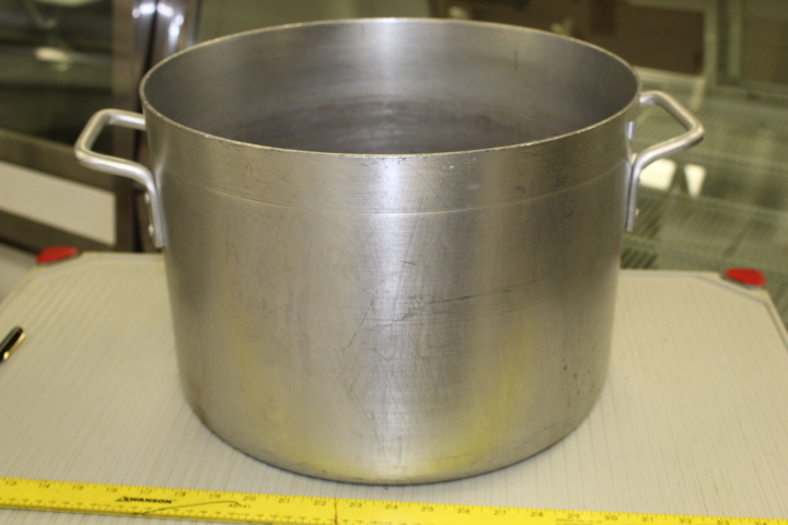 lot 236 image: Stock Pot