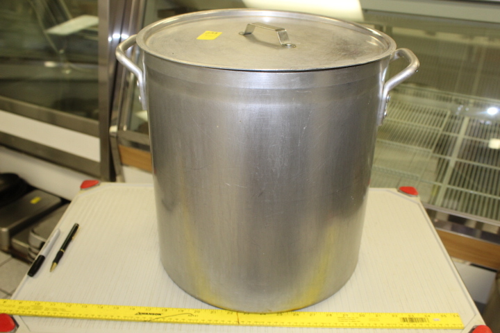 lot 238 image: Stock Pot with Lid