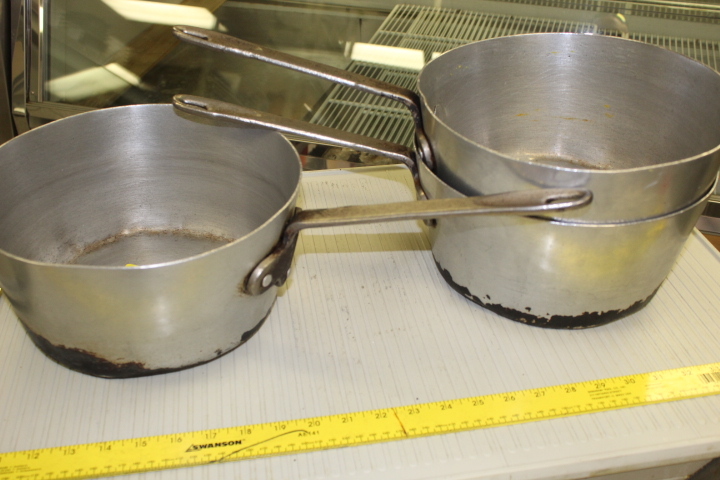 lot 242 image: Sauce Pot