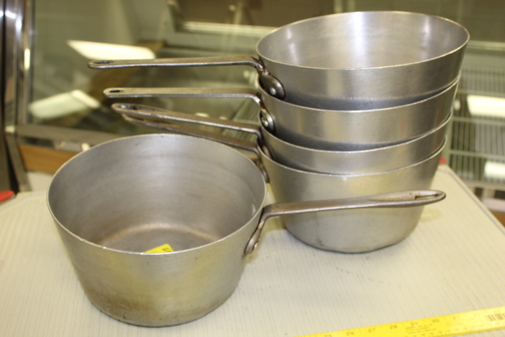 lot 243 image: Sauce Pot