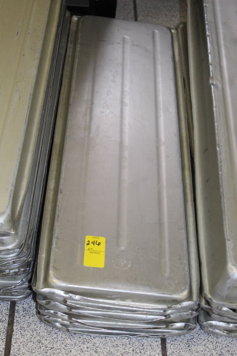 lot 246 image: Market Trays Aluminum