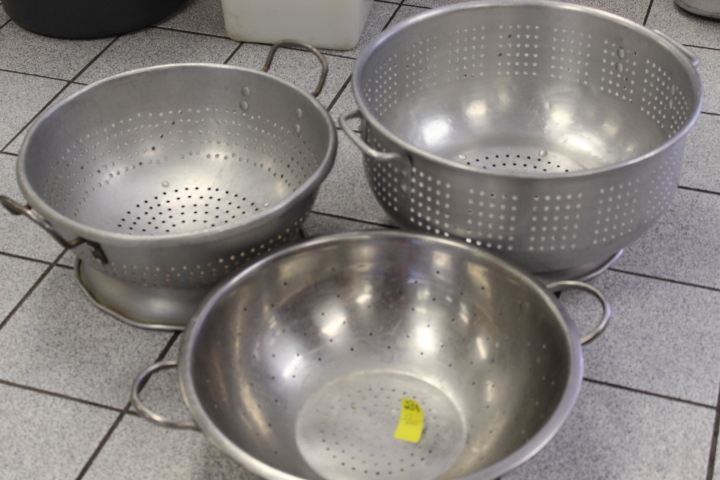 lot 258 image: Metal Colanders