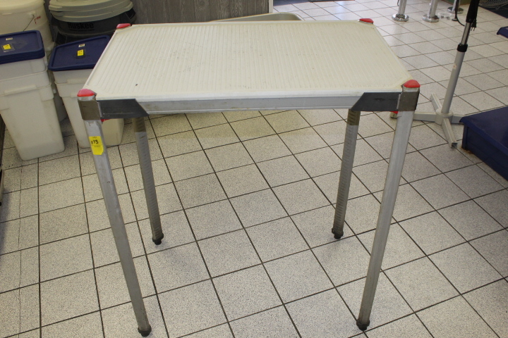 lot 173 image: Table