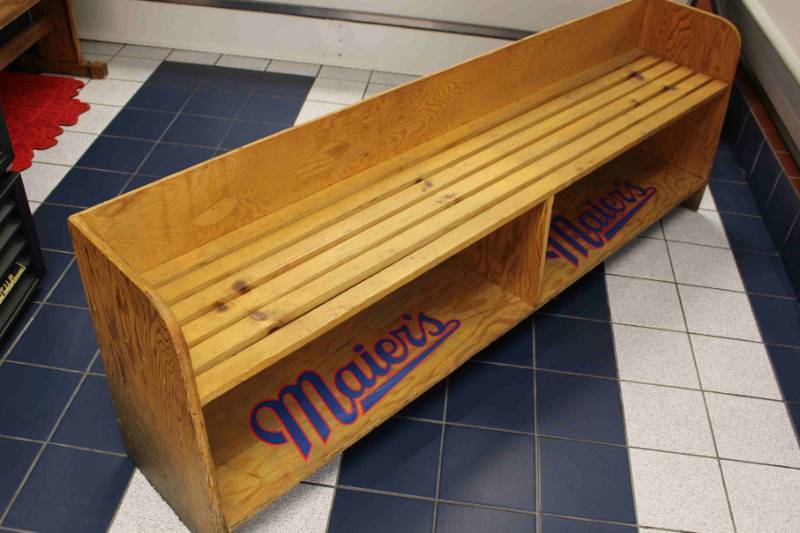 lot 371 image: Bread Rack
