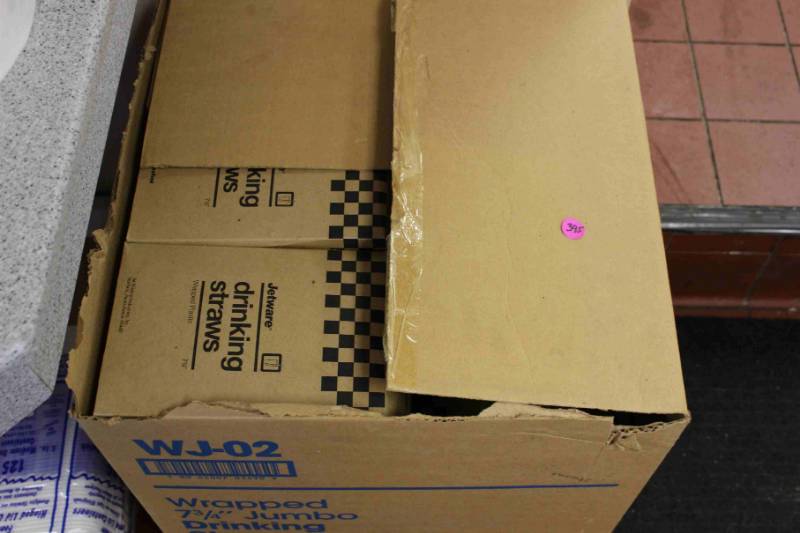 lot 395 image: Drinking Straws Lot